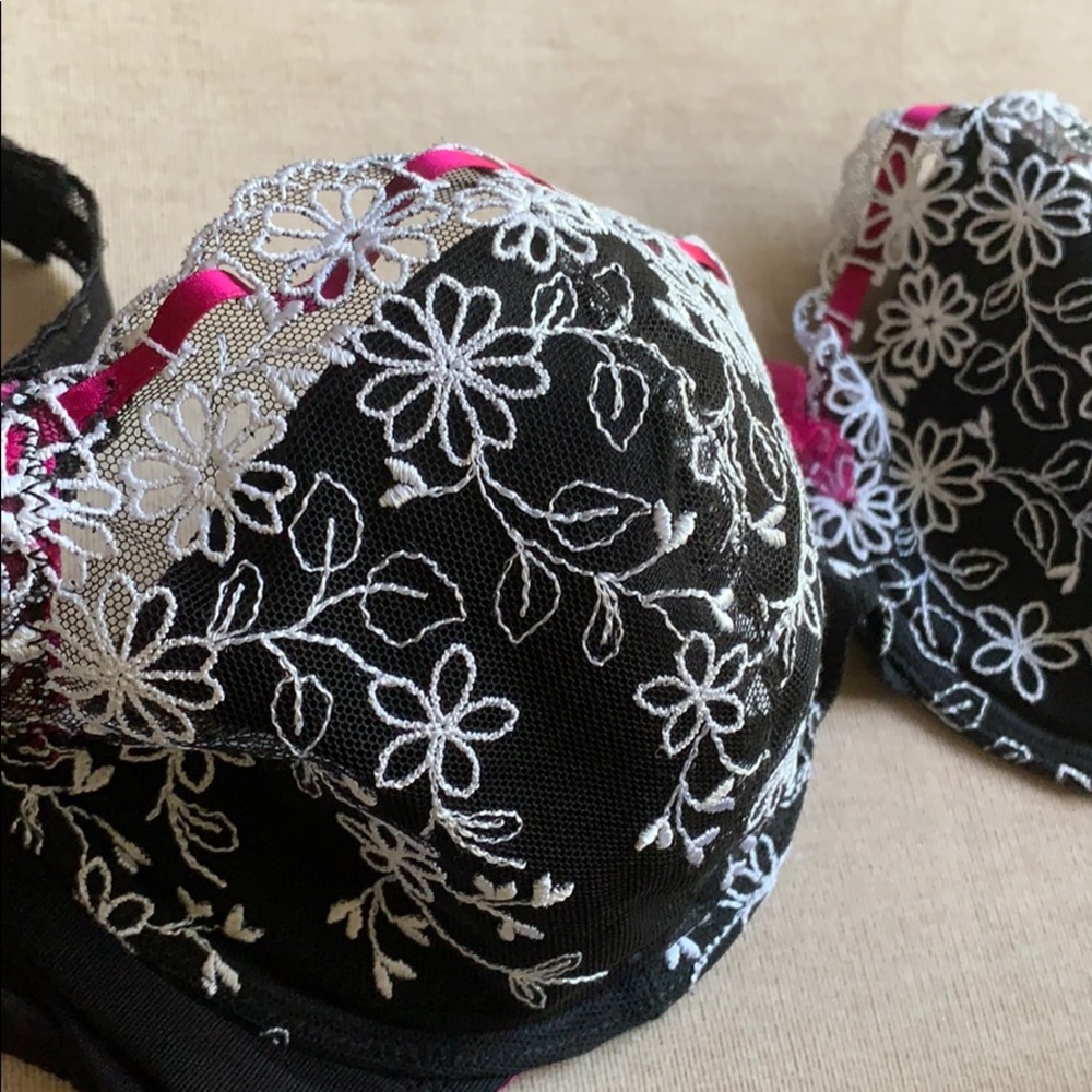 Brand-New 32D Bra with stitching detail over mesh